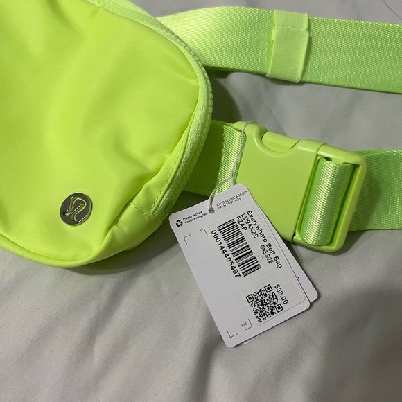NWT Lululemon Everywhere Belt Bag - Picture 2 of 2